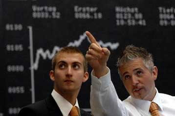 «Βουτιά» στη Γουόλ Στριτ, κέρδη στα ευρωπαϊκά χρηματιστήρια
