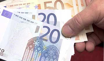 Καταδίκη δύο εφοριακών στη Θεσσαλονίκη για χρηματισμό