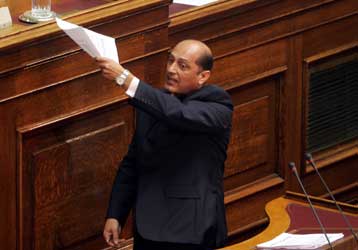 Για κακουργηματικές απειλές, εκβιασμούς και απάτες παραπέμπεται ο Π.Μαντούβαλος