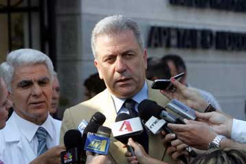 Αντιμετωπίσιμο το πρόβλημα υγείας του Αρχιεπισκόπου δηλώνει ο Δ.Αβραμόπουλος