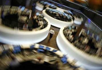 Κέρδη στη Γουόλ Στριτ, απώλειες στα ευρωπαϊκά χρηματιστήρια