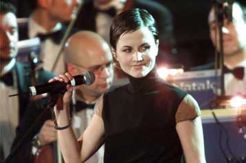 Η Ιρλανδή Ντολόρες Ο Ρίορνταν εμφανίζεται στις 23 Ιουνίου στο Λυκαβηττό