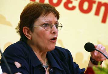 Επίθεση Παπαρήγα σε ΝΔ και ΠΑΣΟΚ για τα «προγράμματα φτώχειας» στους πολίτες