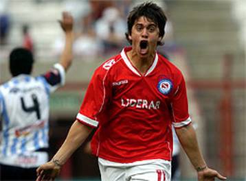 Πλησιάζει στον Ολυμπιακό ο Αργεντινός επιθετικός Λεονέλ Νούνιες