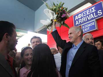 Με σκληρή επίθεση κατά Καραμανλή ξεκίνησε η περιοδεία Παπανδρέου στην Εγνατία