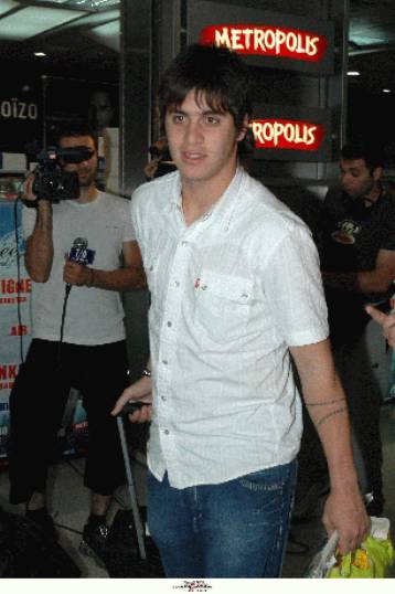 Τετραετές συμβόλαιο με τον Ολυμπιακό υπέγραψε ο Λεονέλ Χόρχε Νούνιες