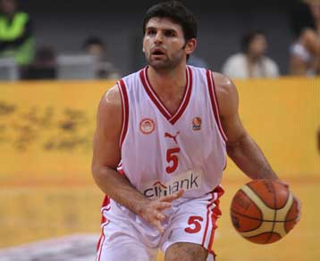 Ανανέωσε με Παπαμακάριο και ανακοίνωσε την επιστροφή Πρίντεζη ο Ολυμπιακός