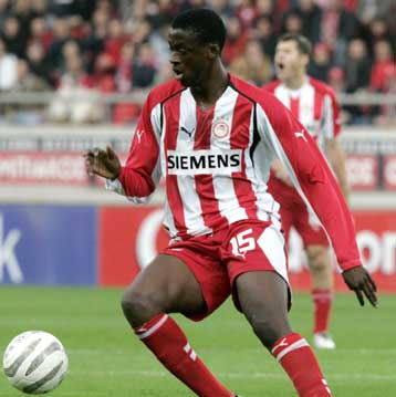 Τετραετές συμβόλαιο συνεργασίας με την Μπαρτσελόνα υπέγραψε ο Γιάγια Τουρέ