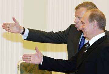 Διελκυστίνδα NATO- Ρωσίας για αντιπυραυλική ασπίδα και Κόσοβο