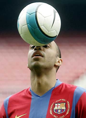 Η Μπαρτσελόνα προκαλεί φόβο στους αντιπάλους της, εκτιμά ο Ανρί-Υπέγραψε και ο Τουρέ