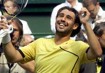 Στον β γύρο του Γουίμπλετον ο Παγδατής και αντιμετωπίζει τον Ντεβιλντέ