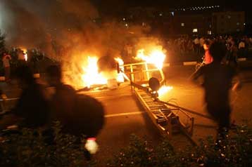 Εμπρησμοί στην Τεχεράνη έπειτα από αιφνίδια ανακοίνωση δελτίου στα καύσιμα