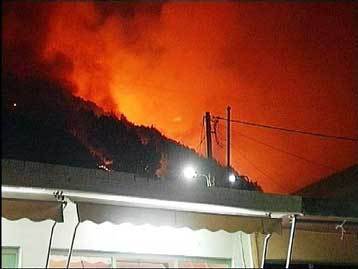 Δεκάδες τα πύρινα μέτωπα σε όλη τη χώρα