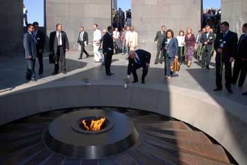 Επίσκεψη στο μνημείο γενοκτονίας των Αρμενίων στο Ερεβάν πραγματοποίησε ο Κ.Παπούλιας