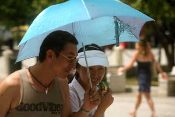 Εννέα οι νεκροί λόγω του καύσωνα που υποχωρεί από την Πέμπτη