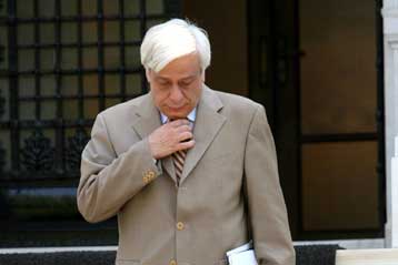 Για τα προβλήματα από τον καύσωνα και τις πυρκαγιές ενημέρωσε τον πρωθυπουργό ο ΥΠΕΣ