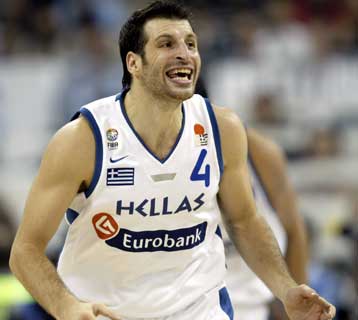 Δελεαστική πρόταση των Λέικερς φέρεται να εξετάζει ο Θοδωρής Παπαλουκάς