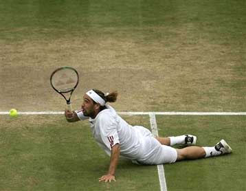 Συνεχίζει στο Γουίμπλεντον ο Παγδατής, παίζει με το Νικητή Ναλμπαντιάν-Ντένσεβιτς