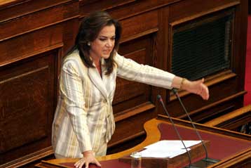 Αντεγκλήσεις εντός και εκτός Βουλής για τις πυρκαγιές και τους δασικούς χάρτες