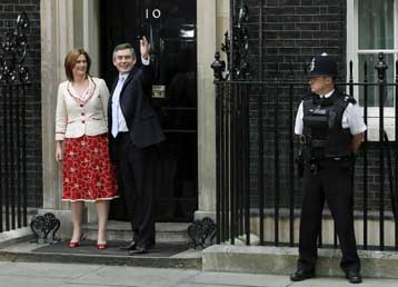 Ανοδος των Εργατικών μετά την ανάληψη της πρωθυπουργίας από τον Γκόρντον Μπράουν