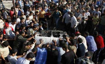 Το Ισραήλ στέλνει «μήνυμα» στη Χαμάς με αεροπορικές επιδρομές στη Γάζα