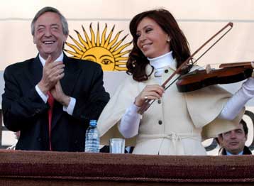Υποψήφια για την προεδρία της Αργεντινής η σύζυγος του Νέστορ Κίρσνερ