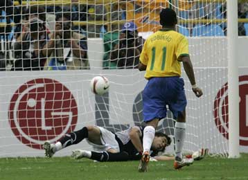 Ο Ρομπίνιο «καθάρισε» τη Χιλή και ο Καστίγιο τον Ισημερινό στο Κόπα Αμέρικα