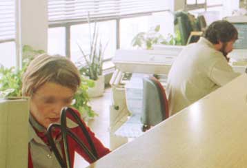 Κίνητρα για παραμονή στην εργασία έως τα 65 έτη μελετά το υπουργείο Ανάπτυξης