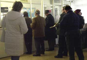 Στις ΔΟΥ επιστρέφουν περίπου 300.000 φορολογούμενοι λόγω λαθών στις δηλώσεις