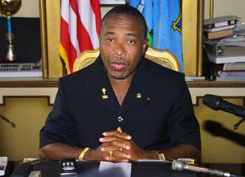 Εμφανίστηκε στο ειδικό διεθνές δικαστήριο ο πρώην πρόεδρος της Λιβερίας Τσ.Τέιλορ