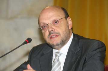 Το ΠΑΣΟΚ οφείλει απαντήσεις στο θέμα των ομολόγων, λέει τώρα η κυβέρνηση