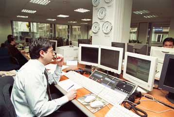 Επιτάχυνση του ρυθμού ανάπτυξης του τομέα υπηρεσιών στην ευρωζώνη τον Ιούνιο