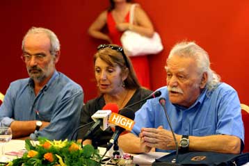 Μετατροπή του ΣΥΡΙΖΑ σε πόλο έλξης όλης της Αριστεράς φιλοδοξούν τα στελέχη του