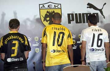 H νέα φανέλα της ΑΕΚ από τα νέα αστέρια της ομάδας