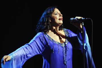 Στις 20 Ιουλίου ξεκινούν τα 18α Πρέσπεια με συναυλία της Χ.Αλεξίου