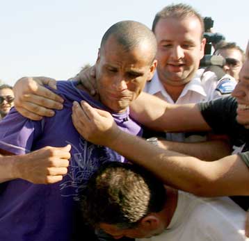 Σκηνές λατρείας για Ριβάλντο και προσταγή για πρωτάθλημα στην πρώτη της ΑΕΚ