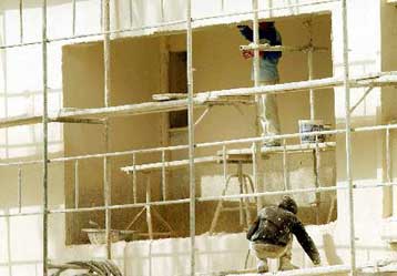 Πτώση 2,9% στην οικοδομική δραστηριότητα τον Απρίλιο