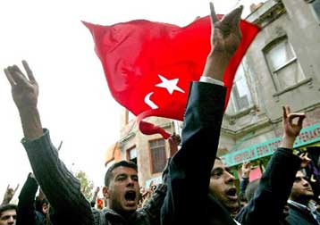 Απομάκρυνση μητροπολιτών από τη Σύνοδο του Πατριαρχείου ζητούν τώρα οι Γκρίζοι Λύκοι