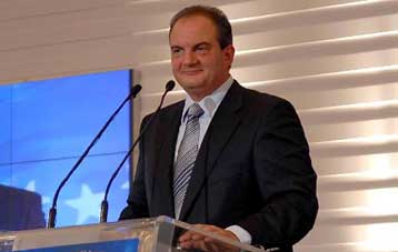 Με βολές κατά Γ.Παπανδρέου δίνει τον προεκλογικό τόνο ο Κ.Καραμανλής στο Συνέδριο της ΝΔ