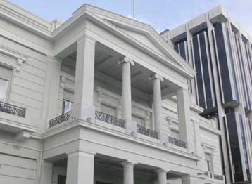 Στην Αθήνα για «εξηγήσεις και διευκρινίσεις» η πρέσβης της Ελλάδας στην ΠΓΔΜ