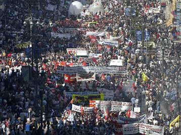 Η γαλλική Δικαιοσύνη ανατρέπει τα σχέδια για ελαστική εργασία νεοπροσλαμβανομένων