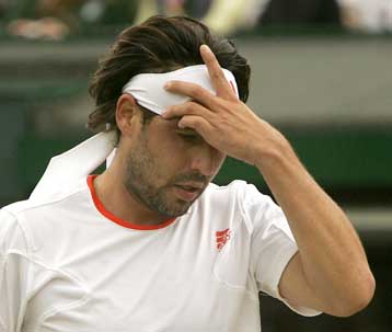 Παρά την «επική αντεπίθεση» ο Παγδατής αποκλείστηκε από τα ημιτελικά του Γουίμπλετον