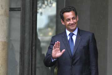 Σοσιαλιστή για τη διεύθυνση του ΔΝΤ ενδέχεται να υποστηρίξει ο Σαρκοζί