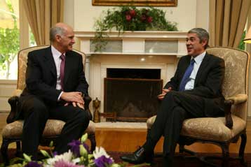 Συνάντηση με τον πρωθυπουργό της Πορτογαλίας Ζ.Σόκρατες είχε ο Γ.Παπανδρέου