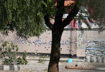 Συνεχίζονται για πέμπτη ημέρα οι συγκρούσεις στο «Κόκκινο Τέμενος» του Πακιστάν