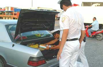 Συνελήφθη ιερέας που παρέλαβε δέμα στην Ικαρία με ναρκωτικά