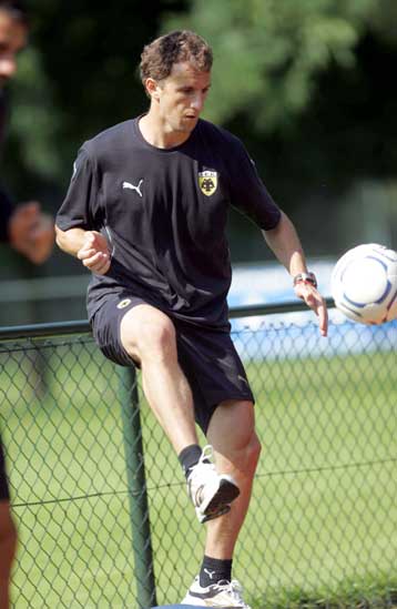 Σύνθημα τίτλου από τον Τόζερ, πρόκριση στο Champions League θέλει ο Αρουαμπαρένα