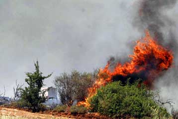 Σωρεία διώξεων κατά τριών ατόμων για δύο εμπρησμούς στο νομό Ηλείας