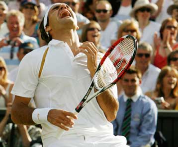 Στα βήματα του Μποργκ ο Φέντερερ, που κατέκτησε το Γουίμπλεντον για πέμπτη σερί φορά