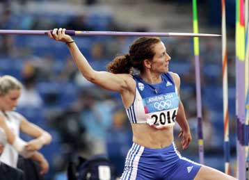 Οι γυναίκες παρέμειναν στη Σούπερ Λίγκα των συνθέτων, οι άνδρες υποβιβάσθηκαν